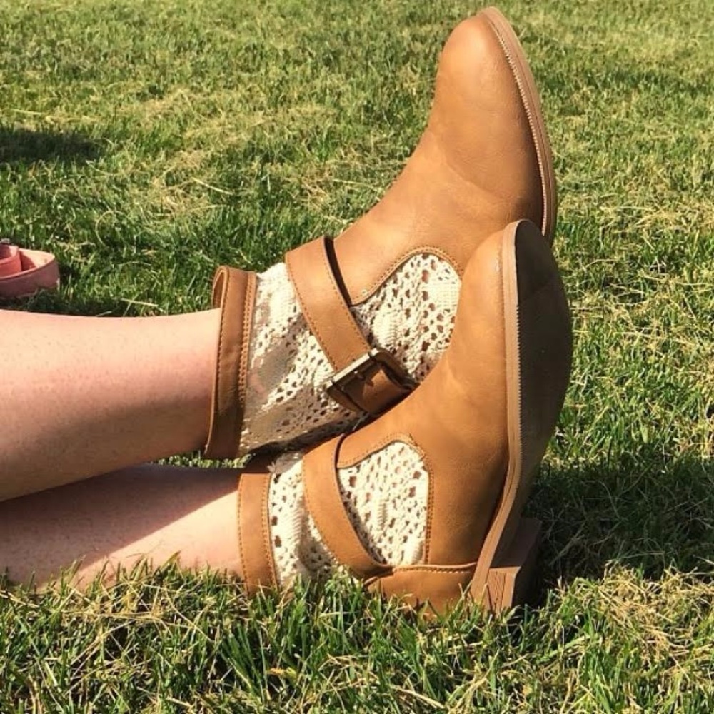 Size 8 booties w/ lace detailing